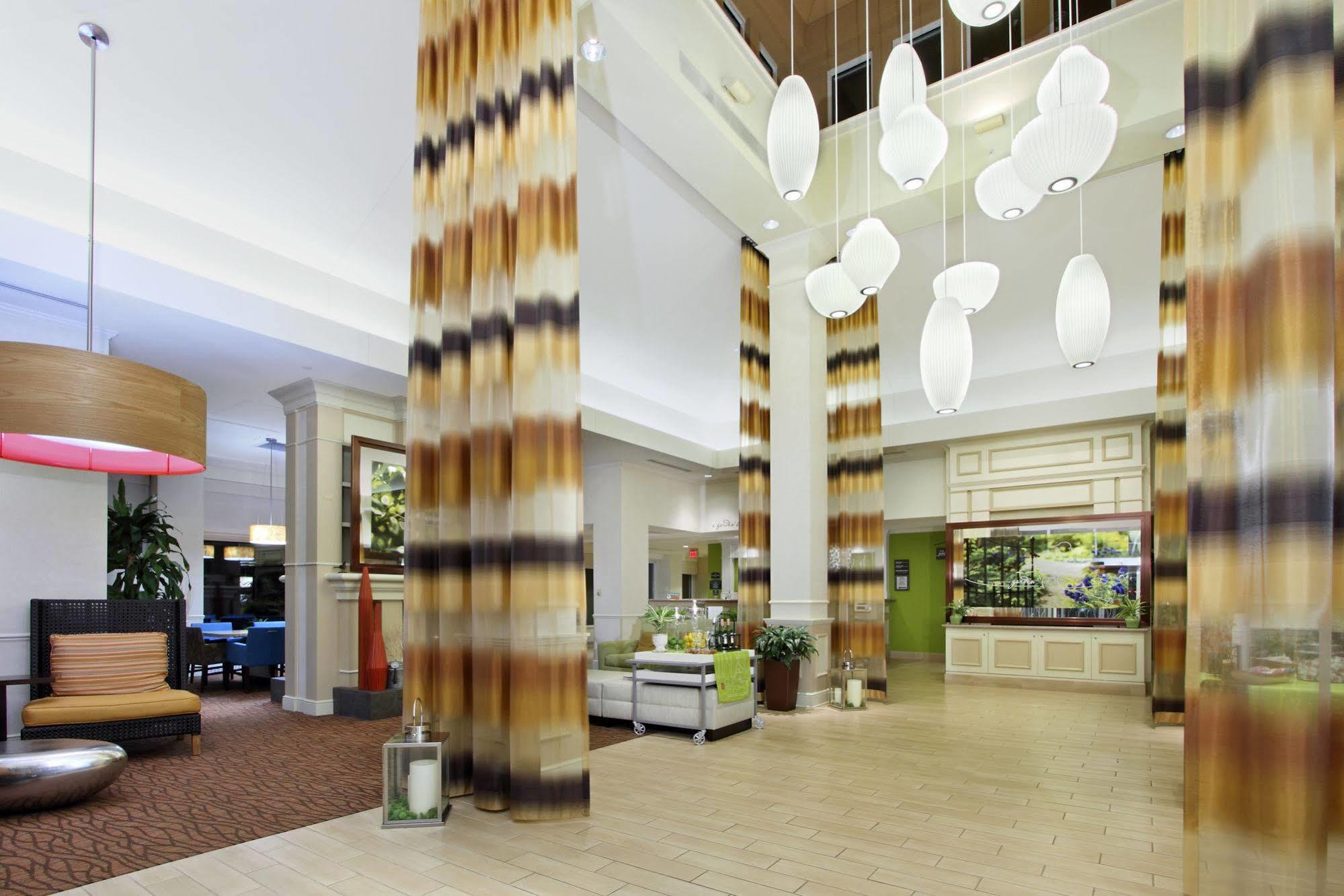Hilton Garden Inn Сент-Чарльз Экстерьер фото